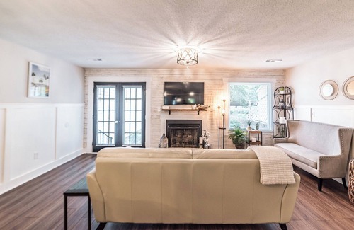 Huntsville House | Charming and remodeled furnished townhome in the heart of South Huntsville!