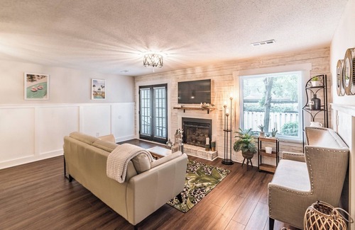 Huntsville House | Charming and remodeled furnished townhome in the heart of South Huntsville!