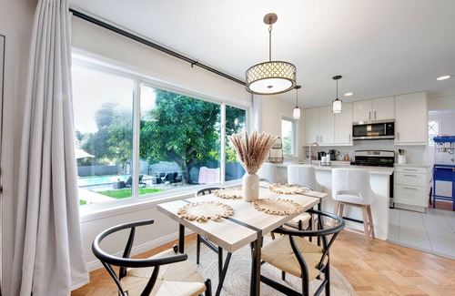 Altadena House | Charming and Serene 2-bedroom house with AC and WiFi in Altadena