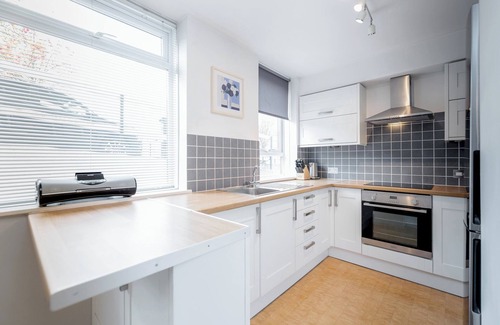 East Putney Apartment | Charming and Spacious 1-Bed in Putney