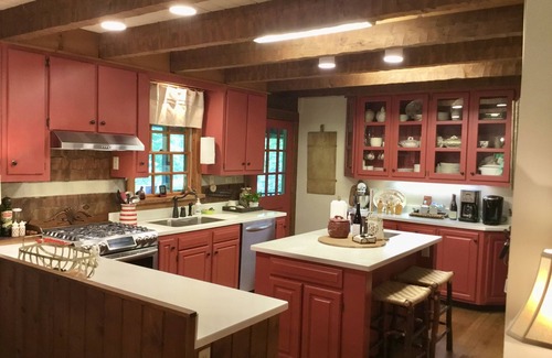 Highlands Cabin | Charming and Unique Log Cabin with Beautiful Garden Setting