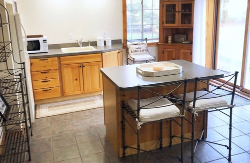 Saratoga Springs House | Charming Apartment - Lake Access & Minutes to Saratoga Racetrack and Downtown