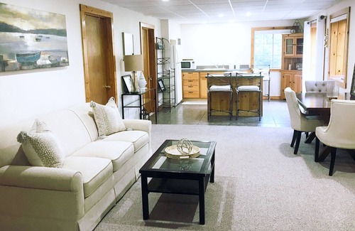 Saratoga Springs House | Charming Apartment - Lake Access & Minutes to Saratoga Racetrack and Downtown