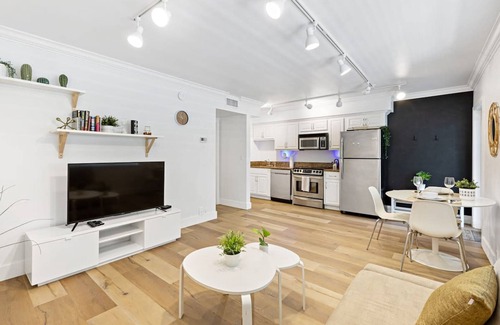 Hendricks and Venice Isles Apartment | Charming Apartment in Las Olas Blvd Isle