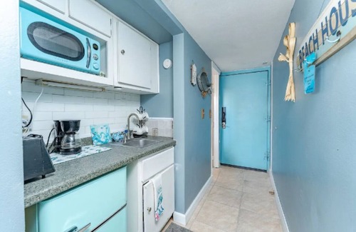 Rogers Seabreeze Apartment | Charming apartment in serene Daytona Beach with AC