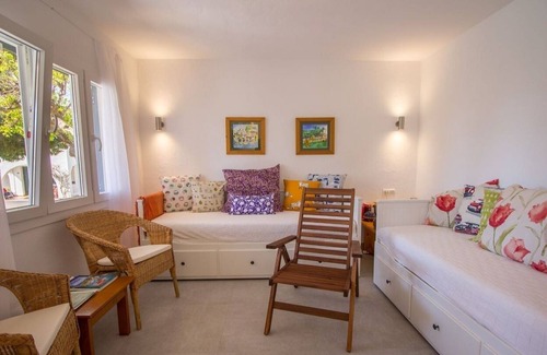 Binisafua House | Charming apartment and pool facing the beach
