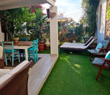 Calasetta Apartment | Charming Apartment Calasetta + Garden