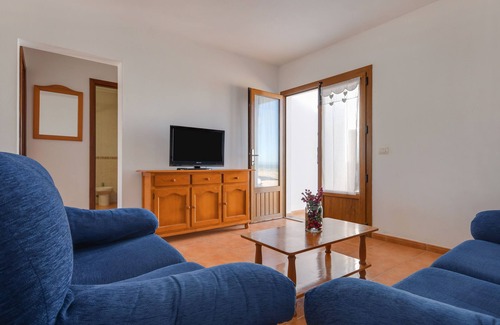 Caleta de Sebo Apartment | Charming Apartment "Flor Seis" with Sea View or Mountain View, Wi-Fi & Terrace