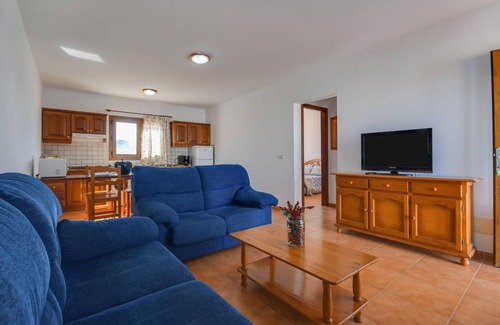 Caleta de Sebo Apartment | Charming Apartment "Flor Seis" with Sea View or Mountain View, Wi-Fi & Terrace