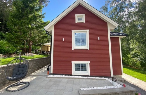 Sollentuna House | Charming apartment in a red house in Stockholm. Free parking
