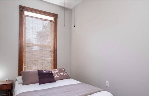 Highlands Apartment | Charming Apartment in the highlands 2bd/1bth
