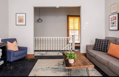 Highlands Apartment | Charming Apartment in the highlands 2bd/1bth