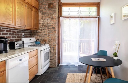 Highlands Apartment | Charming Apartment in the highlands 2bd/1bth