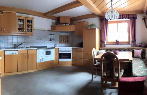 Goldegg Apartment | Charming Apartment in Goldegg, Austria - Mountain Views & Private Entrance