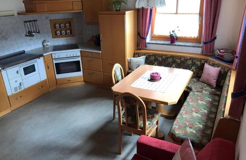 Goldegg Apartment | Charming Apartment in Goldegg, Austria - Mountain Views & Private Entrance