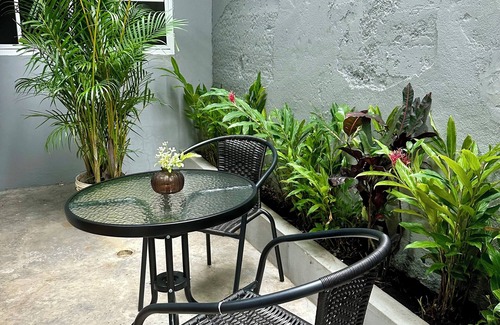 Santa Ana Apartment | Charming apartment in casco antiguo- great location w WIFI hot water & AC