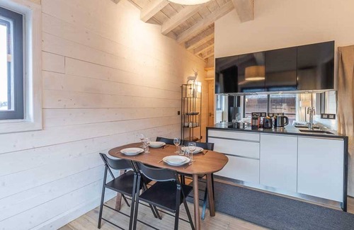 La Perriere Apartment | Charming Apartment Near Slopes in La Tania - 2 Adults & 2 Kids