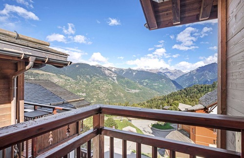 La Perriere Apartment | Charming Apartment Near Slopes in La Tania - 2 Adults & 2 Kids