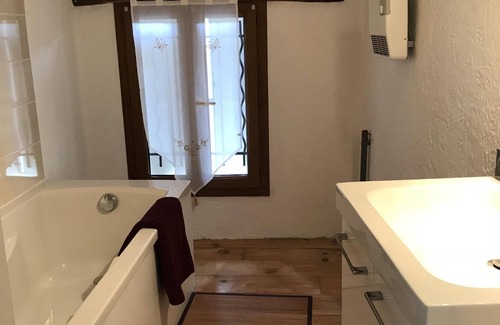 Valensole Apartment | Charming apartment with shaded terrace