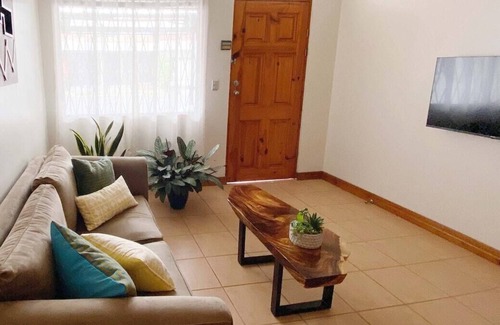 Barrio Escalante Condo | Charming apartment with art in Bº Escalante!