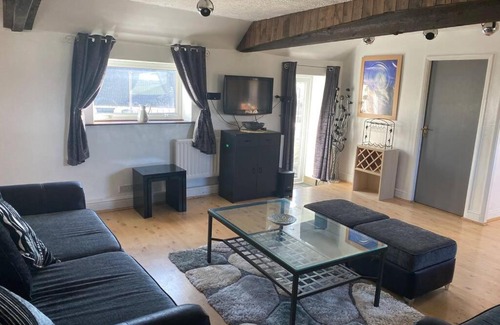 Stockton-on-Tees Apartment | Charming apartment with hot tub , Viewly Hill Farm