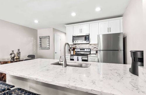 Royal Oak Apartment | Charming Apt 4 near Beaumont