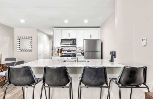 Royal Oak Apartment | Charming Apt 4 near Beaumont
