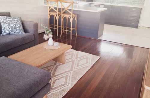 Rockingham Apartment | Charming Apt Min from Rockingham Beach