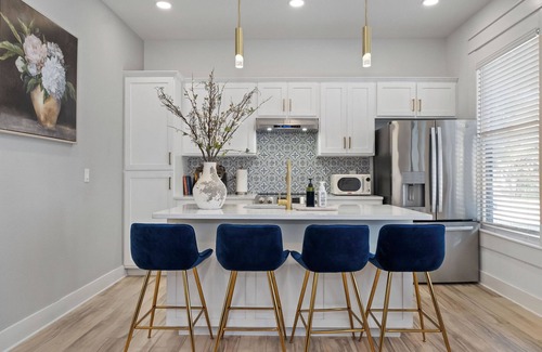 Midtown Apartment | Charming Apt near Trinity Univ, Pearl, DT & 2 King Bed