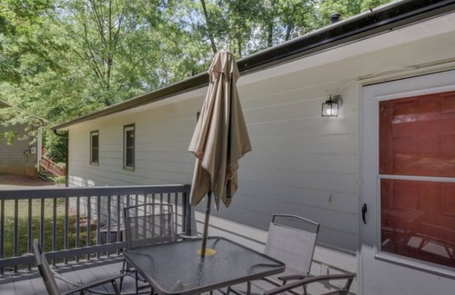 Athens House | Charming Athens Home With Deck-Near Sanford Stadium!