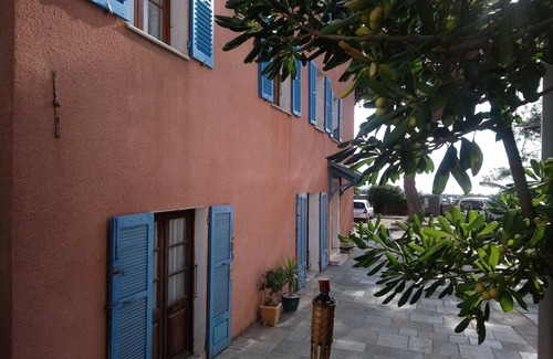 Santa-Severa House | Charming atypical waterfront house
