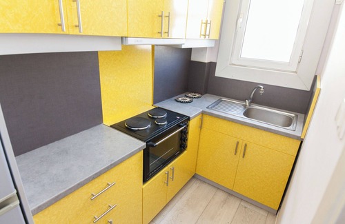 Kypseli Apartment | Charming Balcony Escape in Kipseli