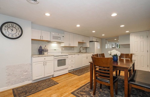 Murray Apartment | Charming basement apartment in ideal/central location