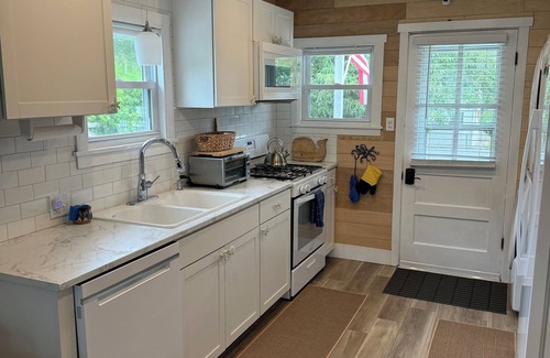 Villas Cottage | Charming Bayfront Cottage! Peaceful Escape with Stunning Sunsets.