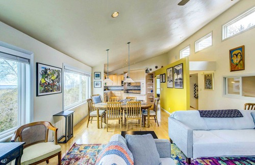 Morrison House | Charming ‘Bayview Art House’ with Deck & Grill!