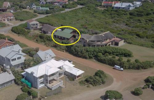 Cape Saint Francis House | CHARMING BEACH BUNGALOW