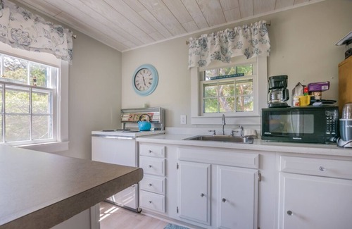 East Sandwich Cottage | Charming Beach Cottage Located on Dead End Road with Deeded Access to East Sandwich Beach