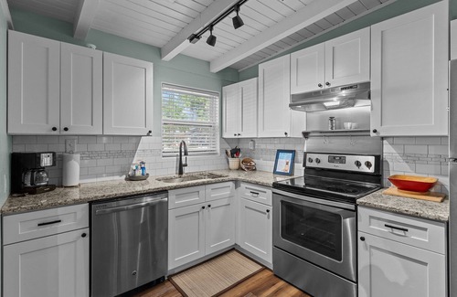 Tranquil Harbour Cottage | Charming Beach Cottage