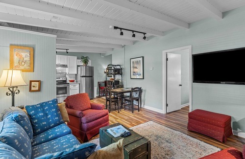 Tranquil Harbour Cottage | Charming Beach Cottage