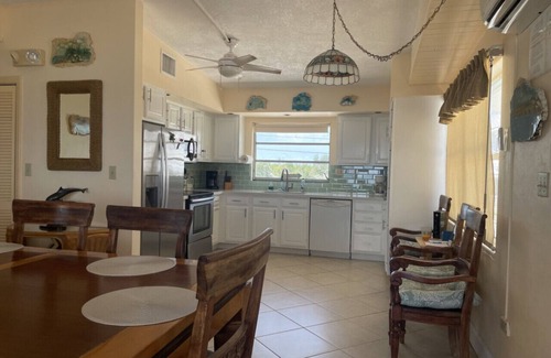 Lower Matecumbe Beach House | *Charming Beach House directly ON the beach