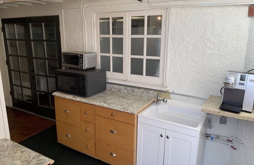 Laguna Beach Apartment | Charming Beach Studio, 2 blocks from the sand