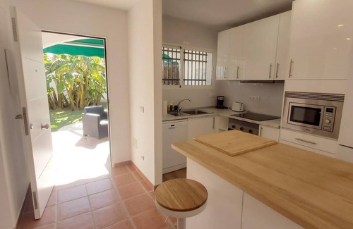 San Pedro de Alcantara Villa | Charming Beach Townhouse with Pool - Close to Marbella Promenade