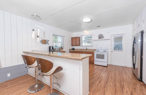 Santa Ana Heights Condo | Charming Beachside Vacation Cottage - A Frisbee Throw to the Sand!