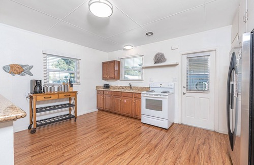 Santa Ana Heights Condo | Charming Beachside Vacation Cottage - A Frisbee Throw to the Sand!