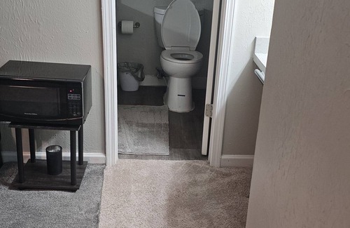 Decatur Apartment | Charming bed & breakfast in wonderful Decatur with AC, WiFi, fitness room