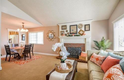 La Palma House | Charming Bedroom Near Disney Land, Orange County