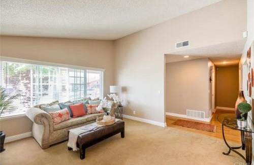 La Palma House | Charming Bedroom Near Disney Land, Orange County