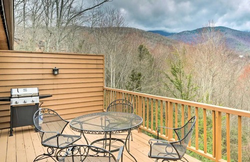 Burnsville Cabin | Charming Blue Ridge Cabin w/Mountain Views & Pool