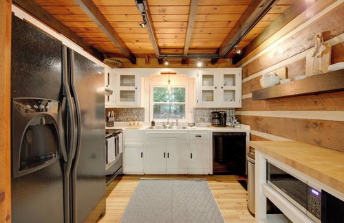 Hidden Lake Cabin | Charming Blue Ridge Mountain Cabin w/Hot Tub