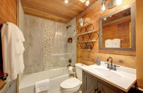 Hidden Lake Cabin | Charming Blue Ridge Mountain Cabin w/Hot Tub